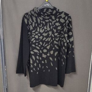 Women’s Black & Olive Crewneck Patterned Sweater